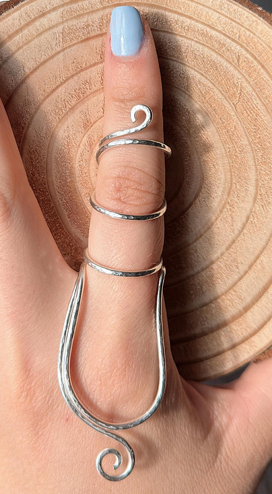 The Zinnia hammered MCP and PIP ring splint, handmade by Evergreen Ring Splints
