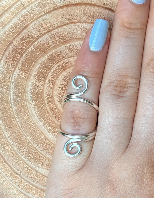 The Elderberry swan neck ring splint, handmade by Evergreen Ring Splints