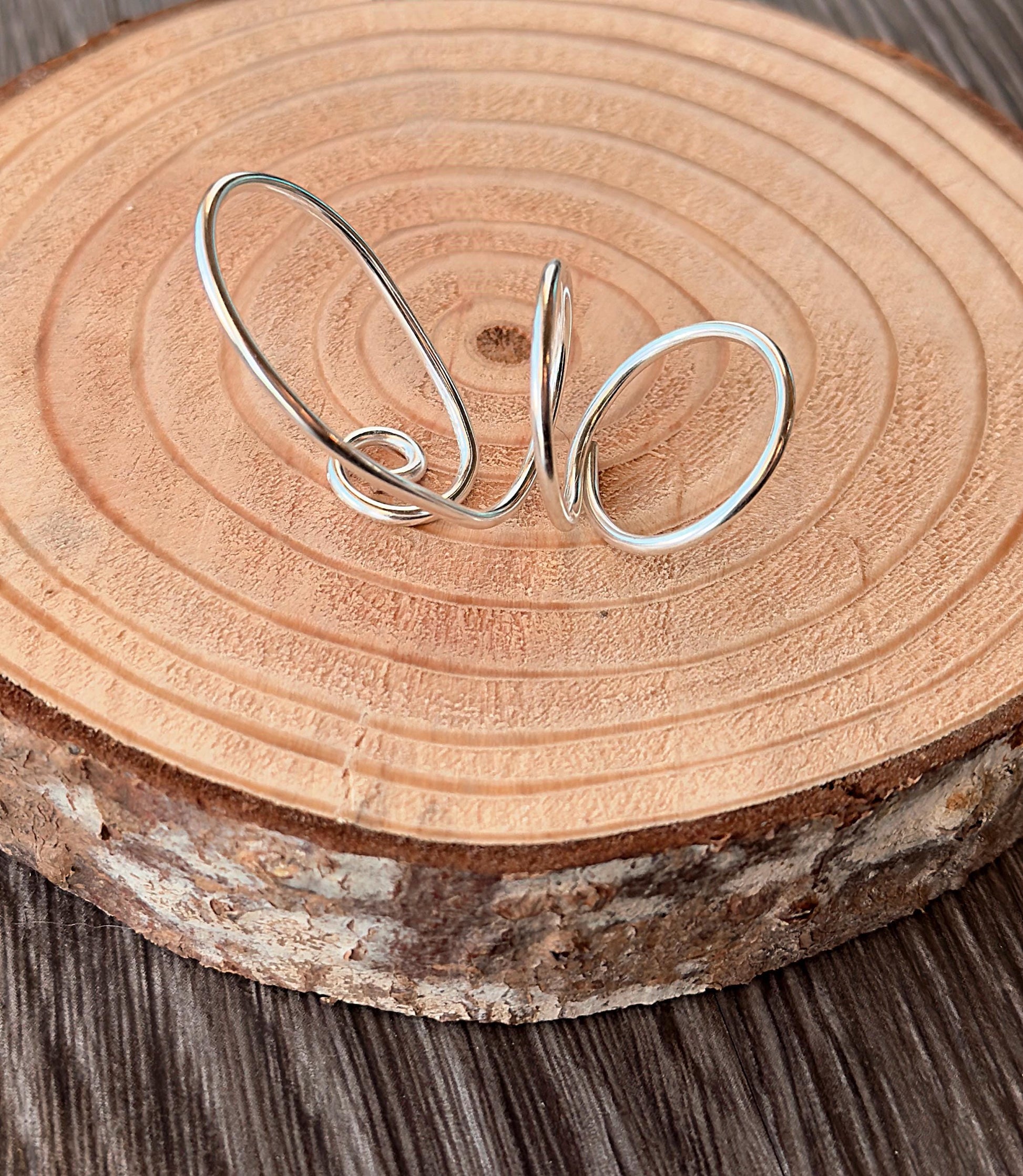 The Oak minimalist MCP thumb ring splint, handmade by Evergreen Ring Splints
