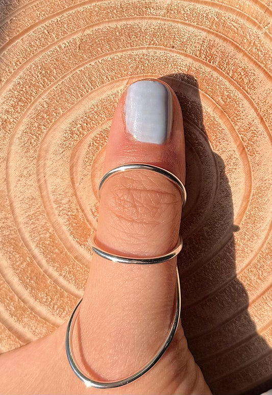 The Oak minimalist MCP thumb ring splint, handmade by Evergreen Ring Splints