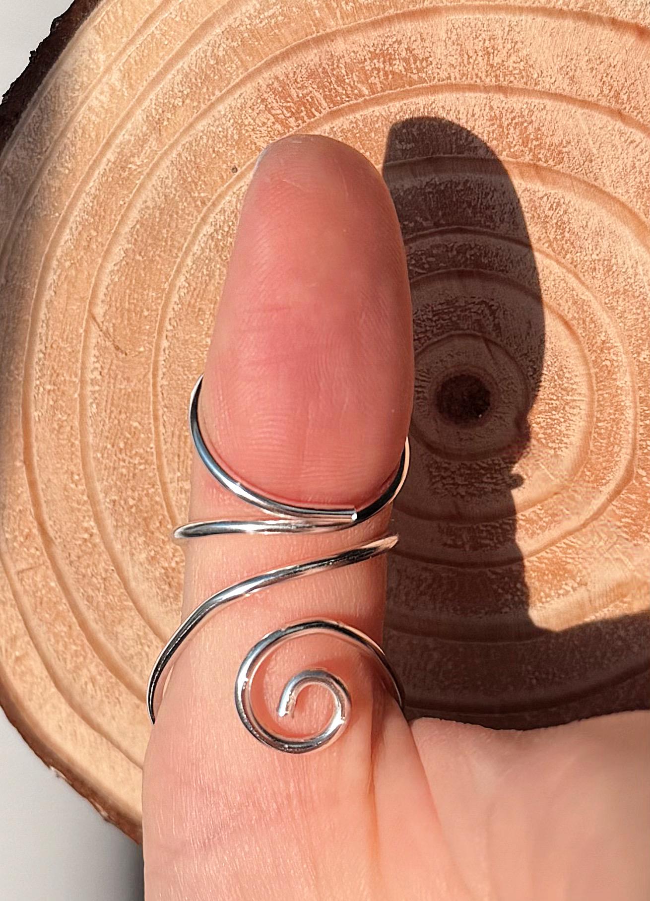The Oak minimalist MCP thumb ring splint, handmade by Evergreen Ring Splints