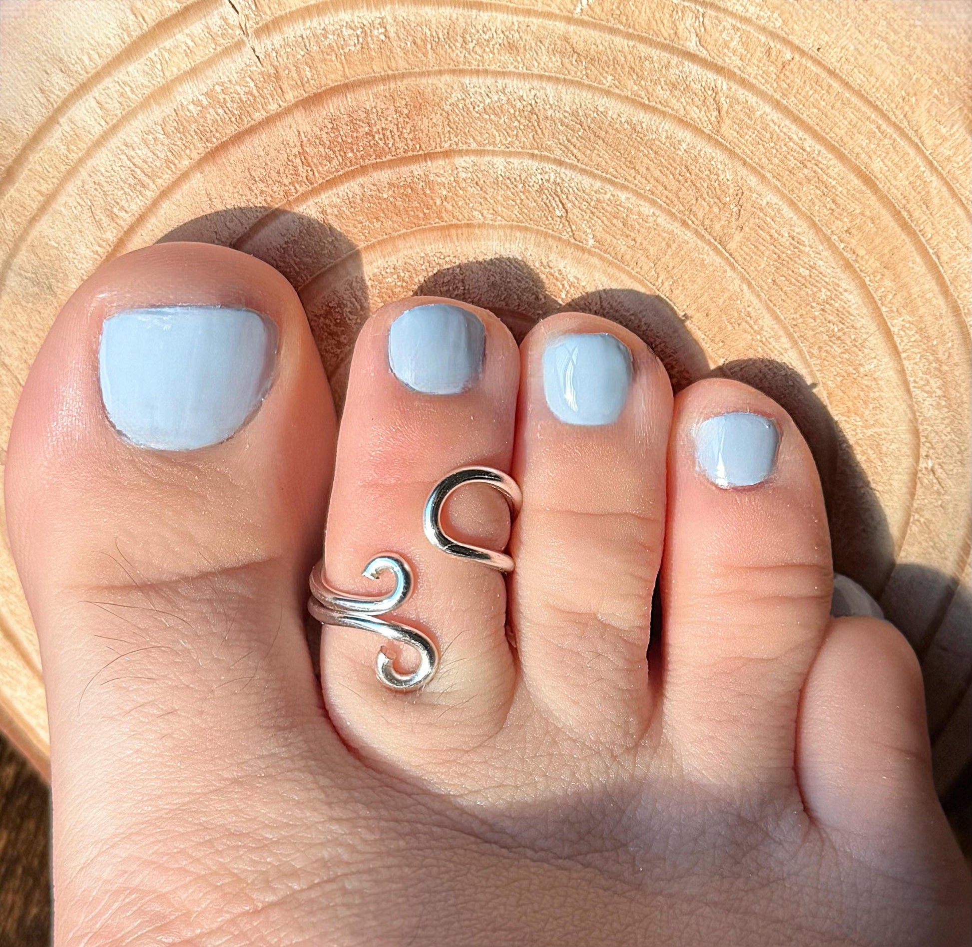 The Poppy toe ring splint, handmade by Evergreen Ring Splints