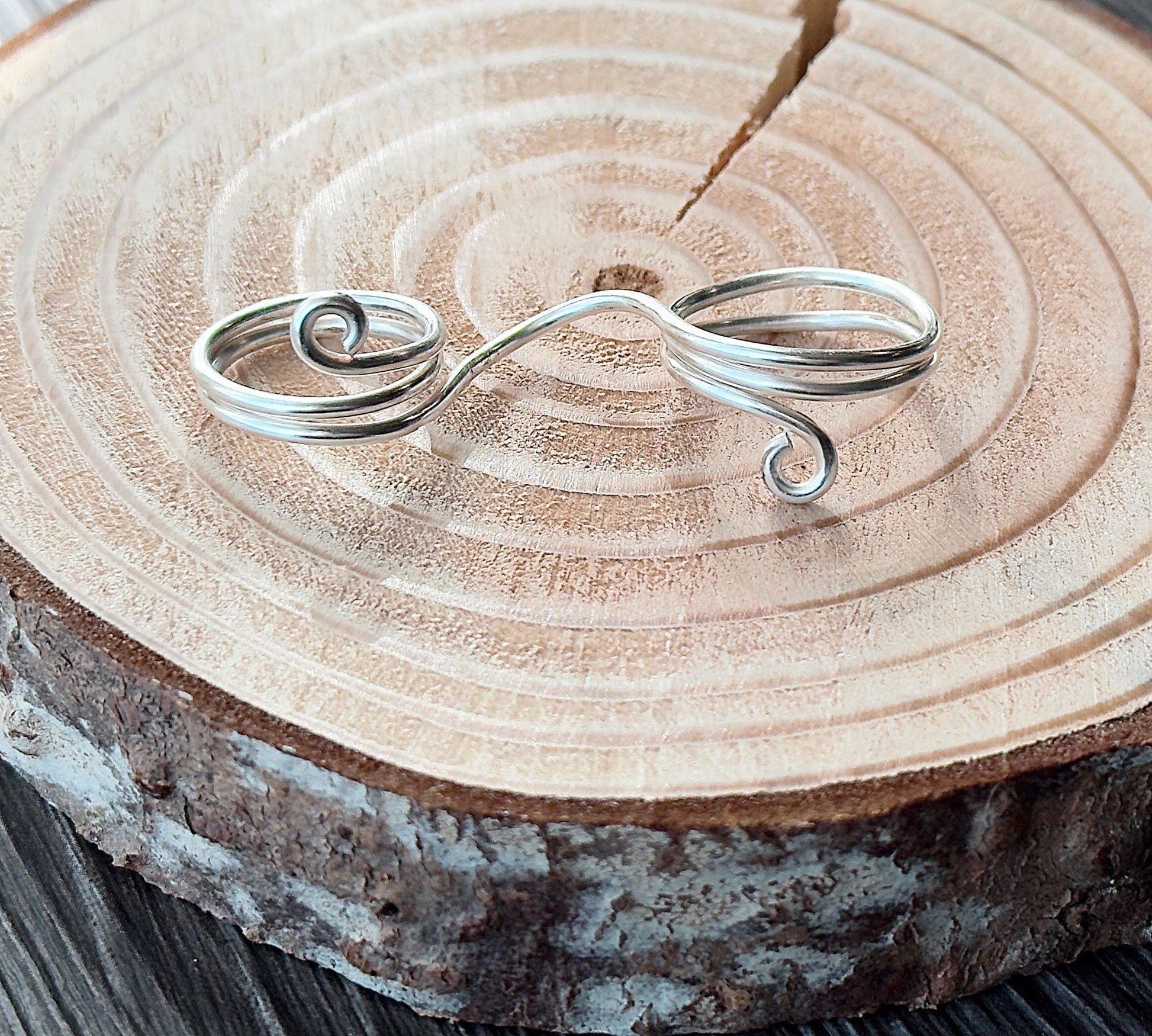 The Hazel three finger buddy ring splint, handmade by Evergreen Ring Splints