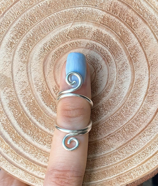 The Elderberry swan neck ring splint, handmade by Evergreen Ring Splints