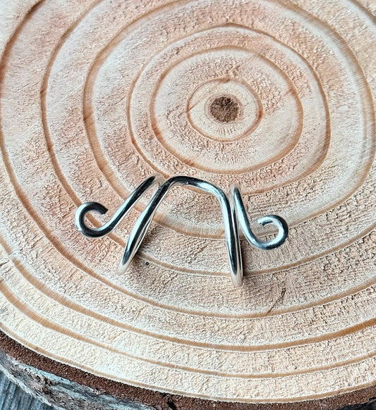 The Daisy lateral deviation ring splint, handmade by Evergreen Ring Splints