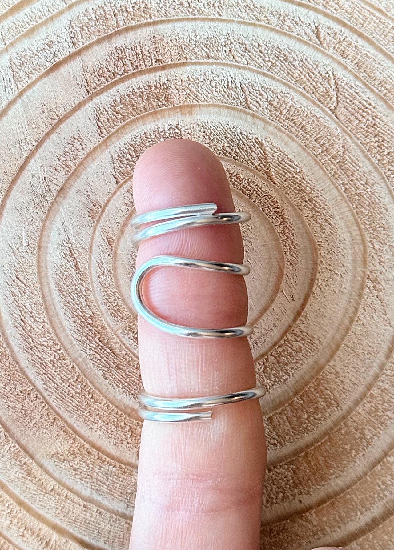 The Elm extra support lateral deviation ring splint, handmade by Evergreen Ring Splints
