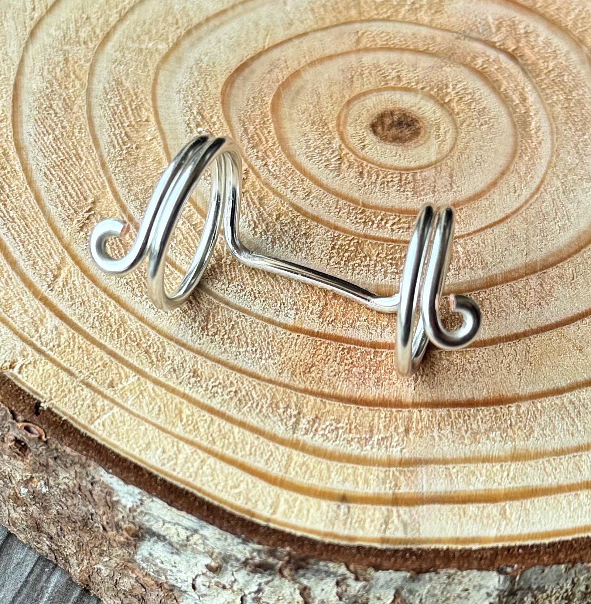 The Lilac extended hypermobility ring splint, handmade by Evergreen Ring Splints