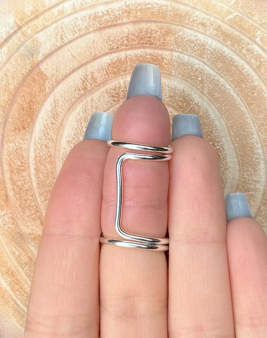 The Lilac extended hypermobility ring splint, handmade by Evergreen Ring Splints