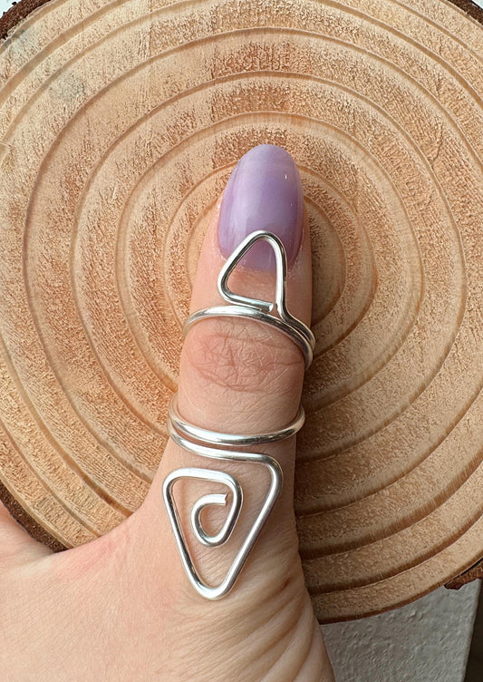 The Foxtail swan neck ring splint, handmade by Evergreen Ring Splints